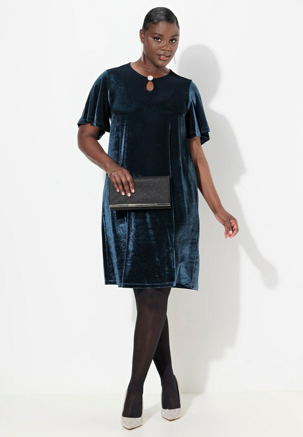 Платье из джерси A-LINIE KEYHOLE RUNDHALS HALBARM Ulla Popken, темно-синий
Платье из джерси A-LINIE KEYHOLE RUNDHALS HALBARM Ulla Popken, темно-синий