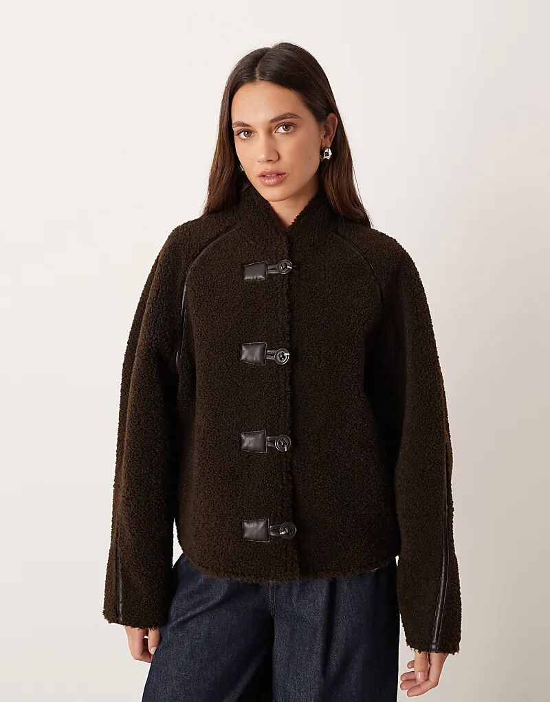 Куртка Mango Borg без воротника с застежками-тоглами, черная
Куртка Mango Borg без воротника с застежками-тоглами, черная