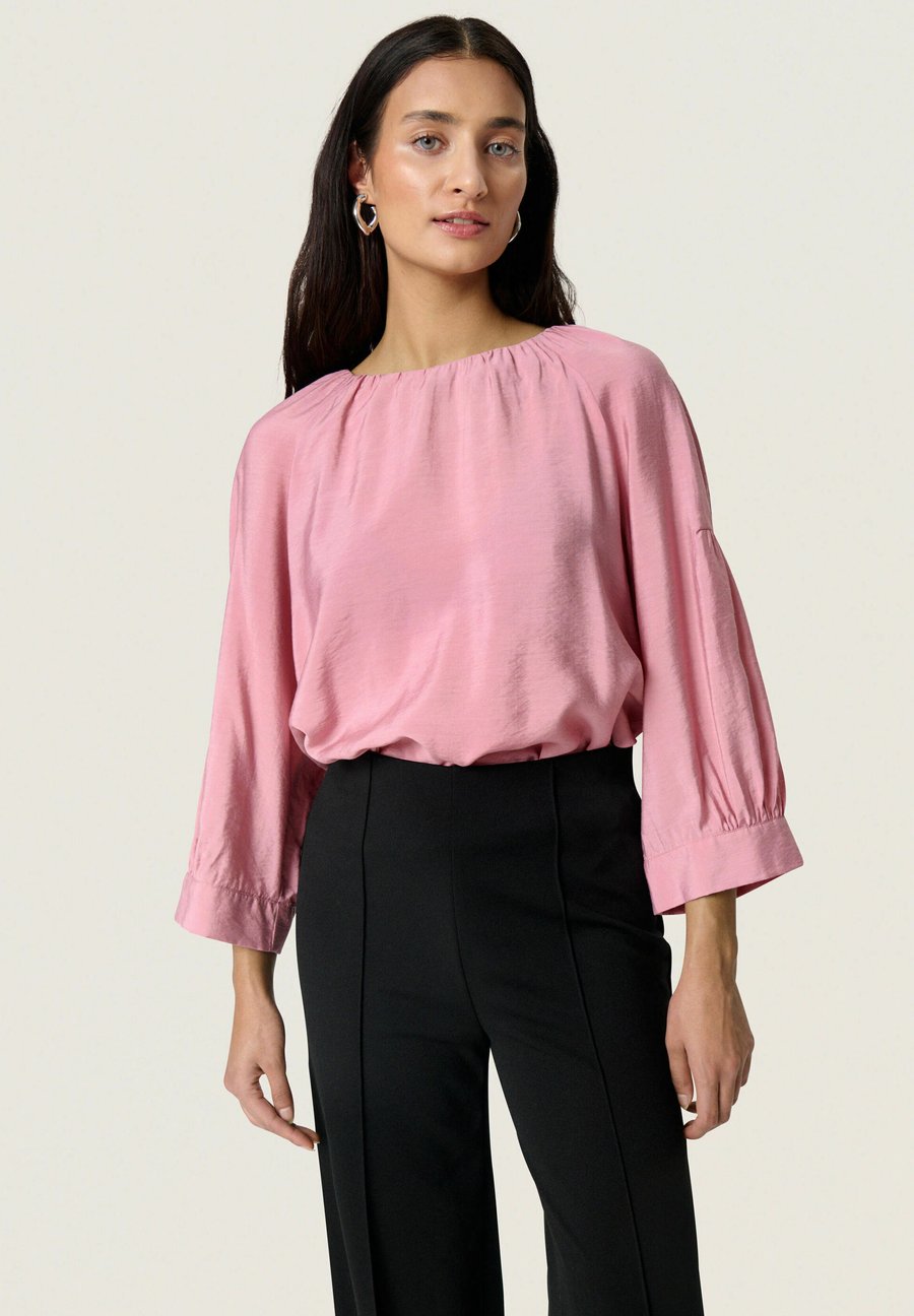 Блуза Soaked in Luxury Blouse, Polignac/Pink
Блуза Soaked in Luxury Blouse, Polignac/Pink
