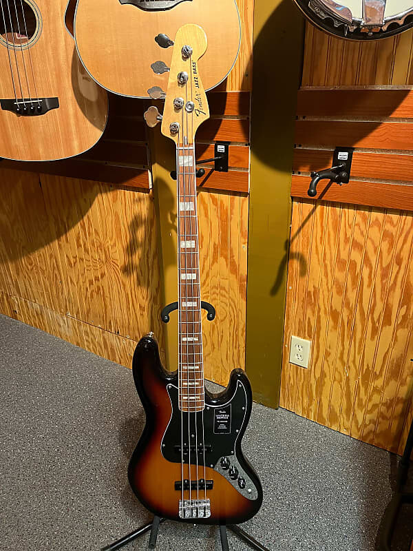 Басс гитара Fender Vintera '70s Jazz Bass with Pau Ferro Fretboard 2019 - Present - 3-Color Sunburst
Басс гитара Fender Vintera '70s Jazz Bass with Pau Ferro Fretboard 2019 - Present - 3-Color Sunburst