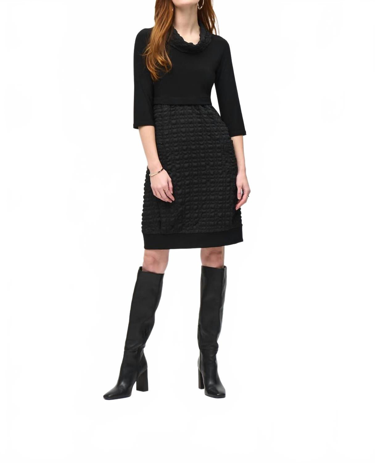 Жаккардовое и шелковистое трикотажное платье-кокон черного цвета Joseph Ribkoff
Жаккардовое и шелковистое трикотажное платье-кокон черного цвета Joseph Ribkoff