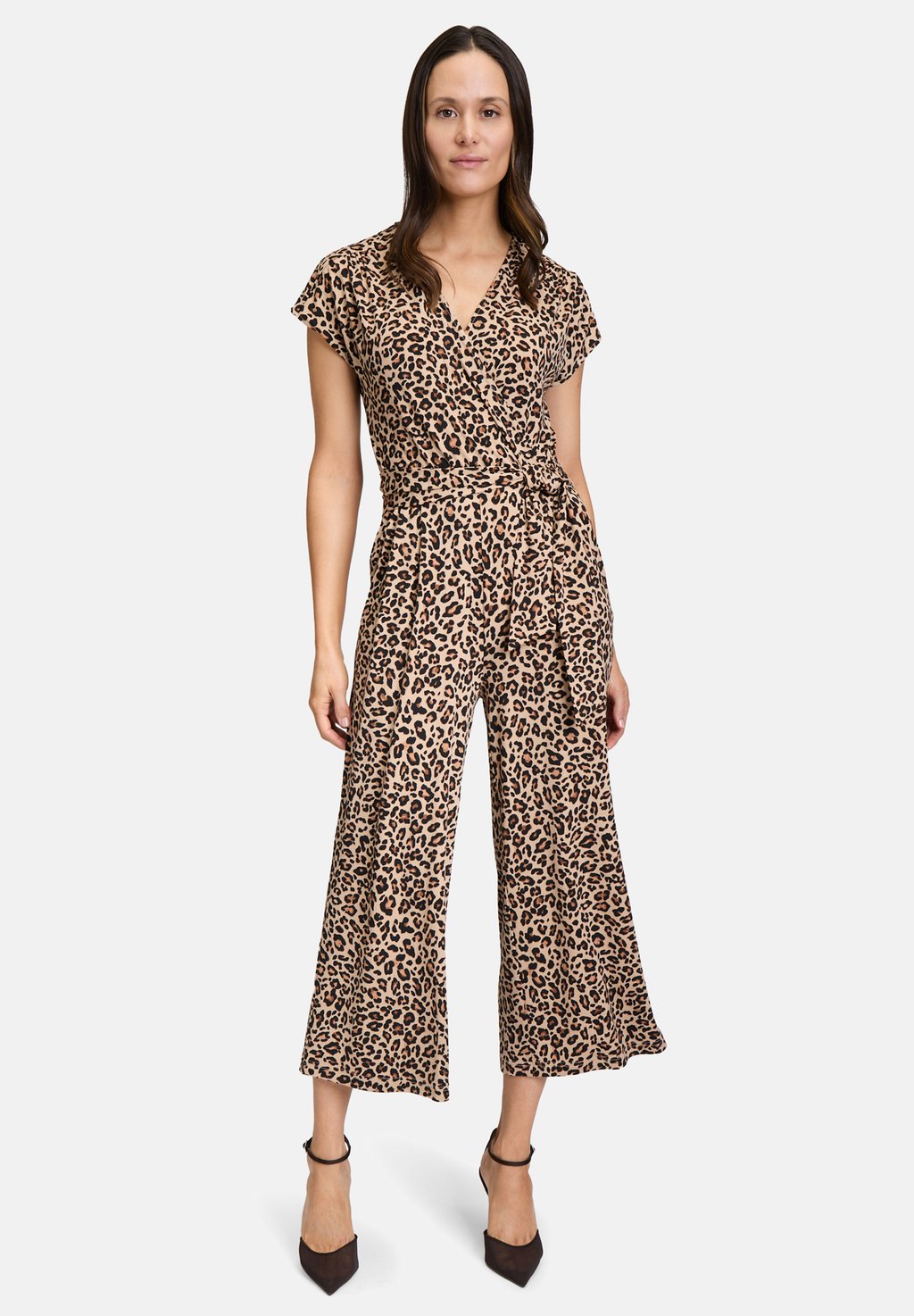 Комбинезон MIT EINGRIFFTASCHEN Betty Barclay, черный/бежевый
Комбинезон MIT EINGRIFFTASCHEN Betty Barclay, черный/бежевый