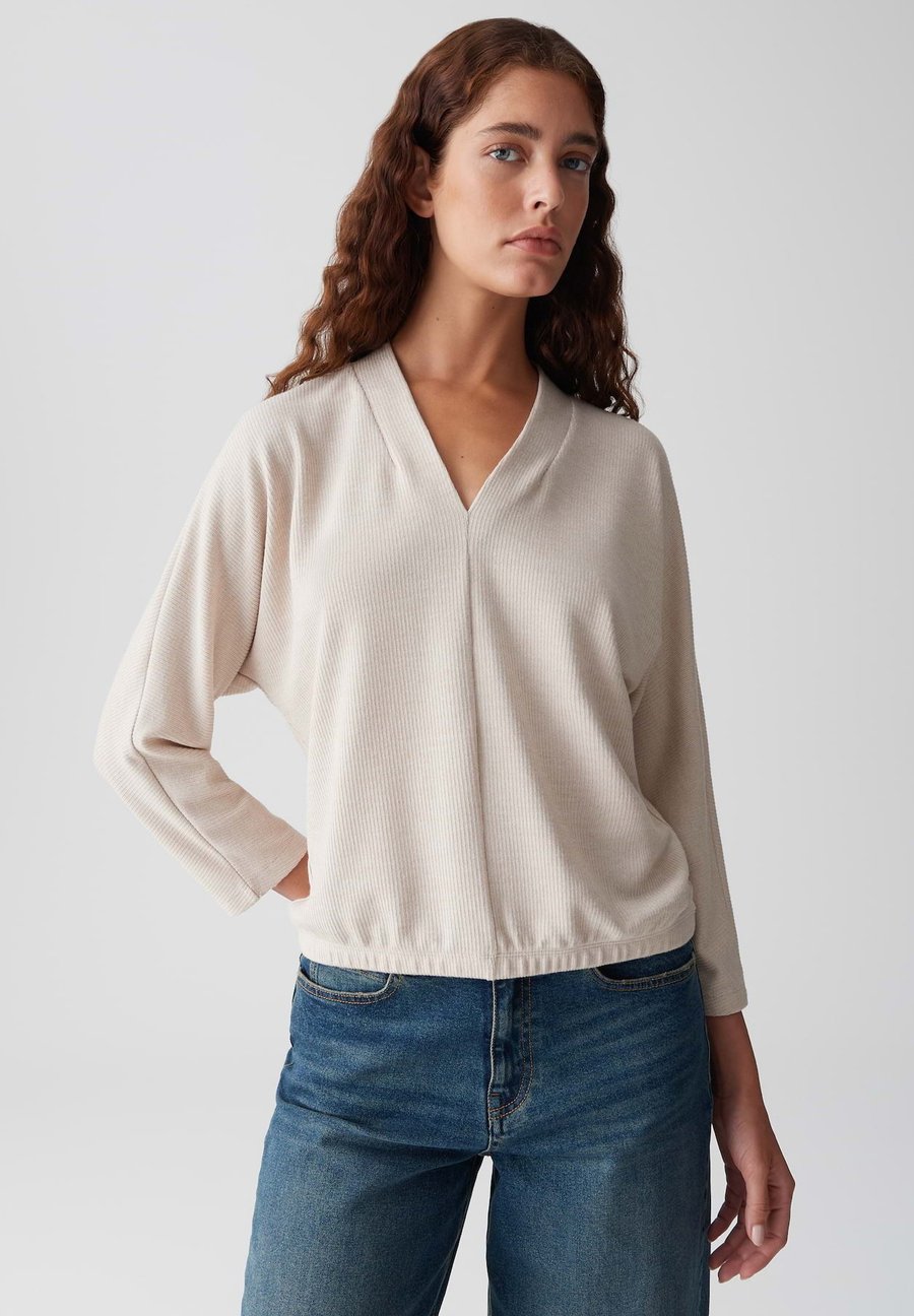 Топ OPUS LOOSE FIT 3/4 SLEEVE, Macadamia/Beige
Топ OPUS LOOSE FIT 3/4 SLEEVE, Macadamia/Beige
