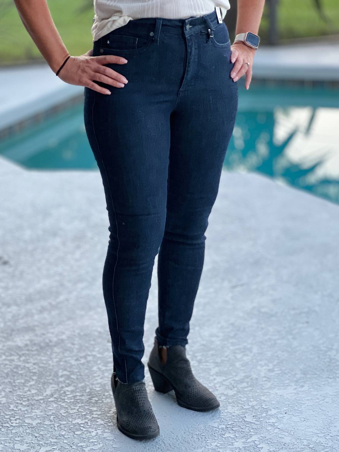 Джинсы с утягивающим эффектом Diamond In The Rough в синем цвете Judy Blue
Джинсы с утягивающим эффектом Diamond In The Rough в синем цвете Judy Blue