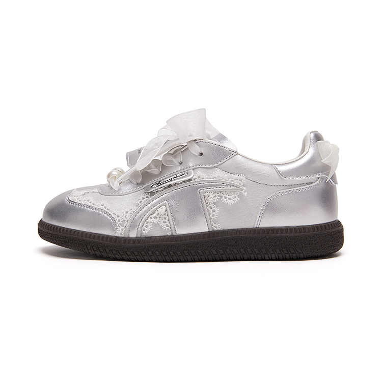 Низкие кроссовки для скейтбординга в немецком стиле, детские, с серебристыми кружевами, в форме сердца Champion Kids, серебряный
Низкие кроссовки для скейтбординга в немецком стиле, детские, с серебристыми кружевами, в форме сердца Champion Kids, серебряный
