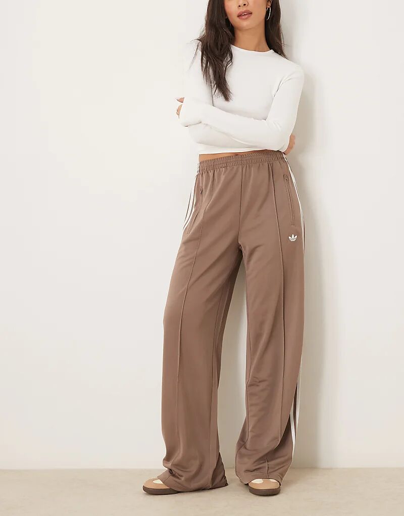 Спортивные брюки Adicolor Classic Firebird Loose в коричневом цвете adidas Originals
Спортивные брюки Adicolor Classic Firebird Loose в коричневом цвете adidas Originals