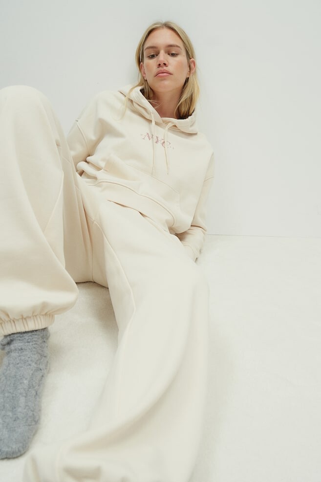 Спортивные брюки женские H&M на резинке, бежевый
Спортивные брюки женские H&M на резинке, бежевый