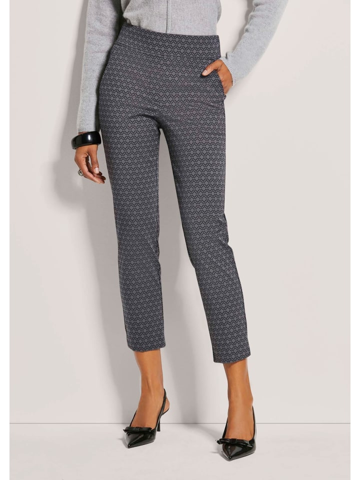 MADELEINE Удобные брюки прямого кроя, надеваемые через голову, серо-черного цвета
MADELEINE Удобные брюки прямого кроя, надеваемые через голову, серо-черного цвета