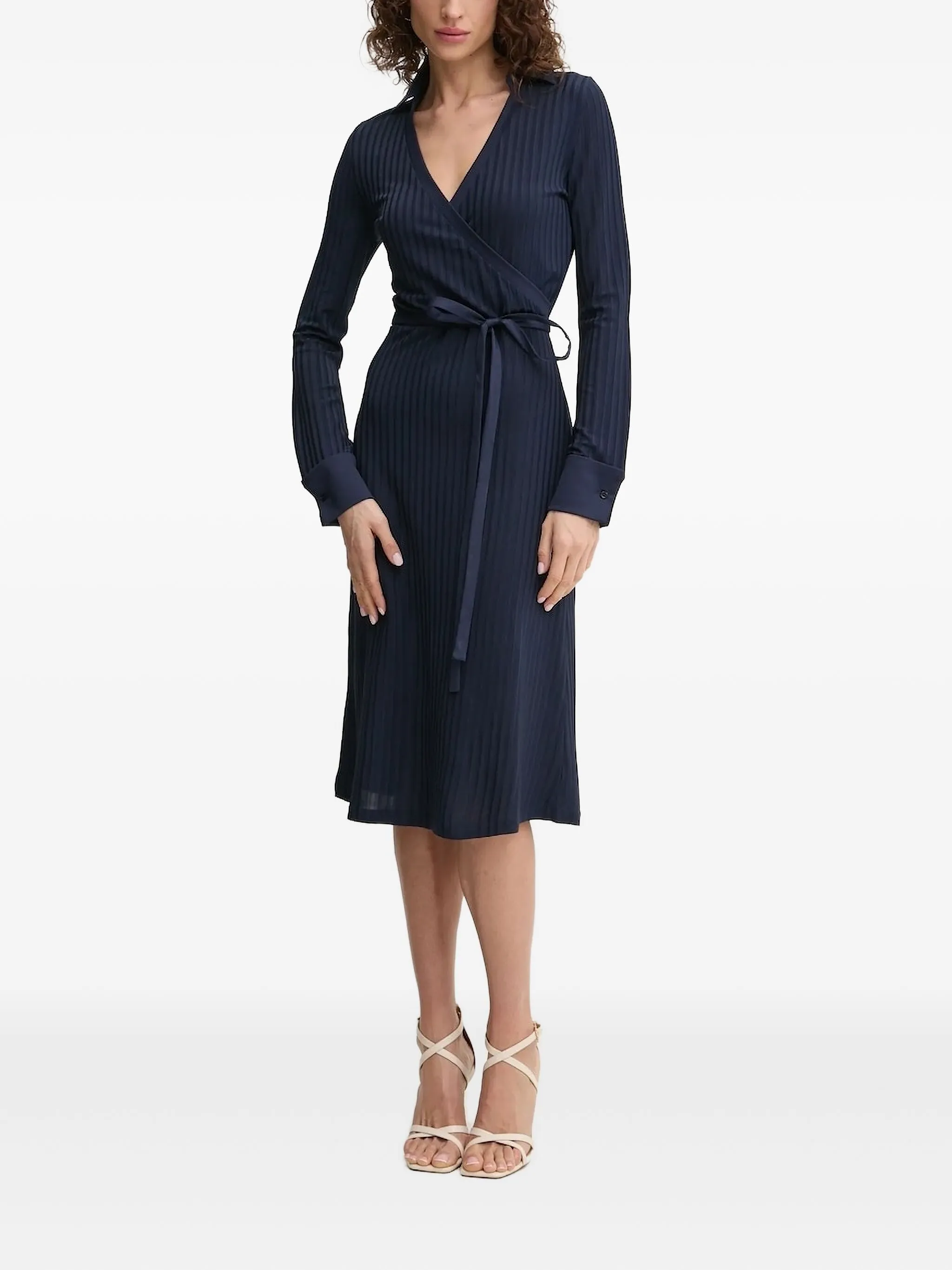 Платье миди в рубчик с запахом Boss, синий
Платье миди в рубчик с запахом Boss, синий