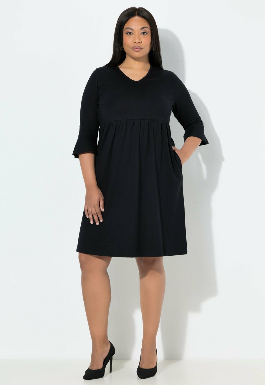 Платье Ulla Popken A-LINIE- V-AUSSCHNITT 3/4-VOLANTARM, Black
Платье Ulla Popken A-LINIE- V-AUSSCHNITT 3/4-VOLANTARM, Black