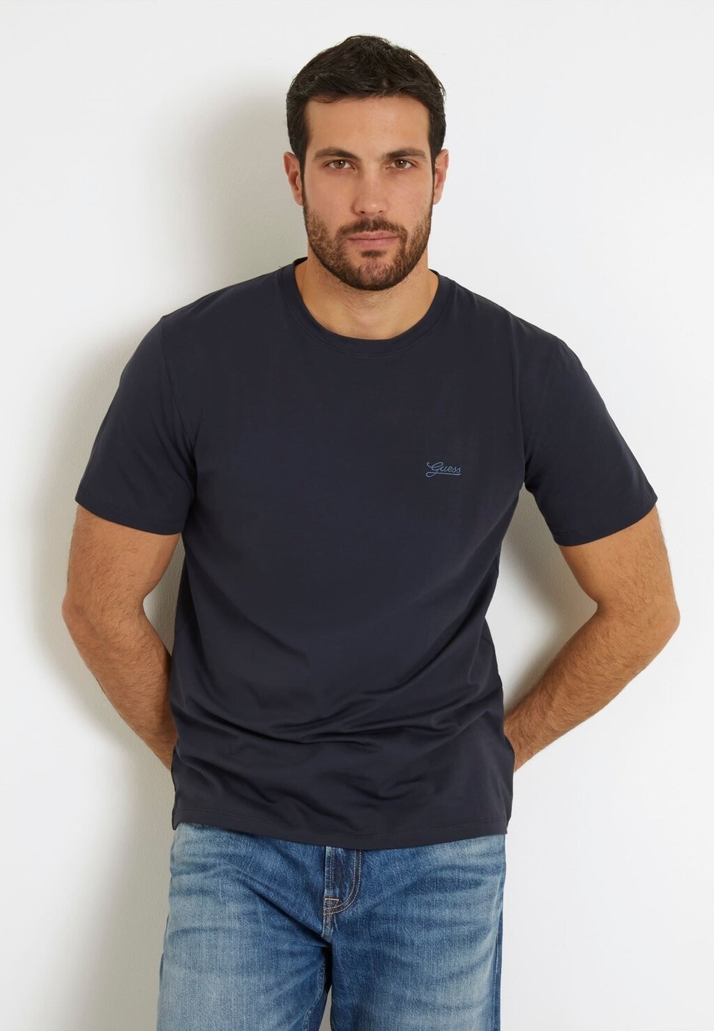 Футболка базовая LOGO BRODÉ Guess, цвет bleu foncé 
Футболка базовая LOGO BRODÉ Guess, цвет bleu foncé