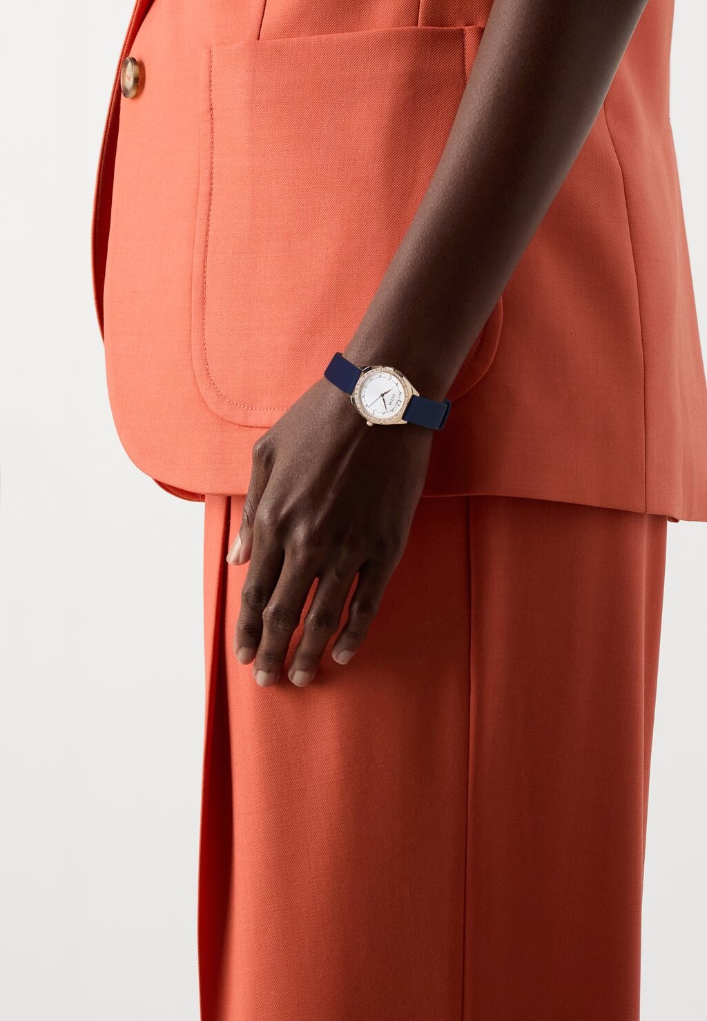 Часы CHARLOTTE Guess, синий
Часы CHARLOTTE Guess, синий