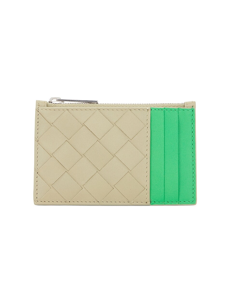 Двухцветный футляр для визиток на молнии Intrecciato Bottega Veneta, цвет Travertine & Parakeet
Двухцветный футляр для визиток на молнии Intrecciato Bottega Veneta, цвет Travertine & Parakeet