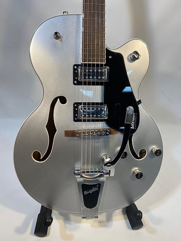 Электрогитара Gretsch G5420T Electromatic Classic Airline Silver Hollowbody Single-cut Electric Guitar with Bigsby
Электрогитара Gretsch G5420T Electromatic Classic Airline Silver Hollowbody Single-cut Electric Guitar with Bigsby