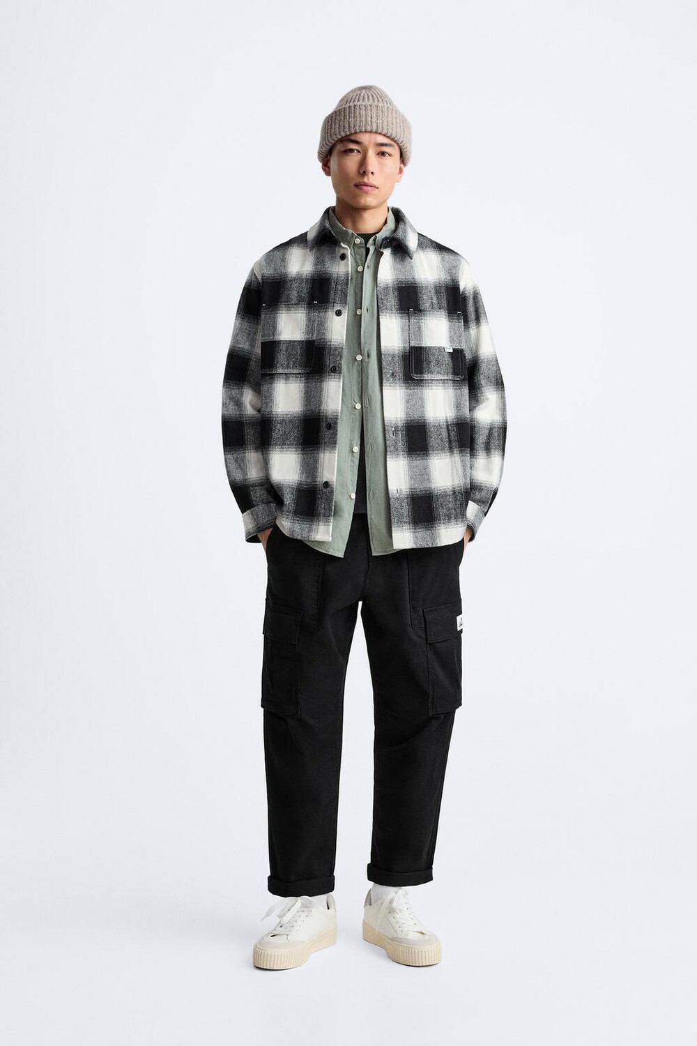 Брюки-карго свободного кроя ZARA, черный
Брюки-карго свободного кроя ZARA, черный