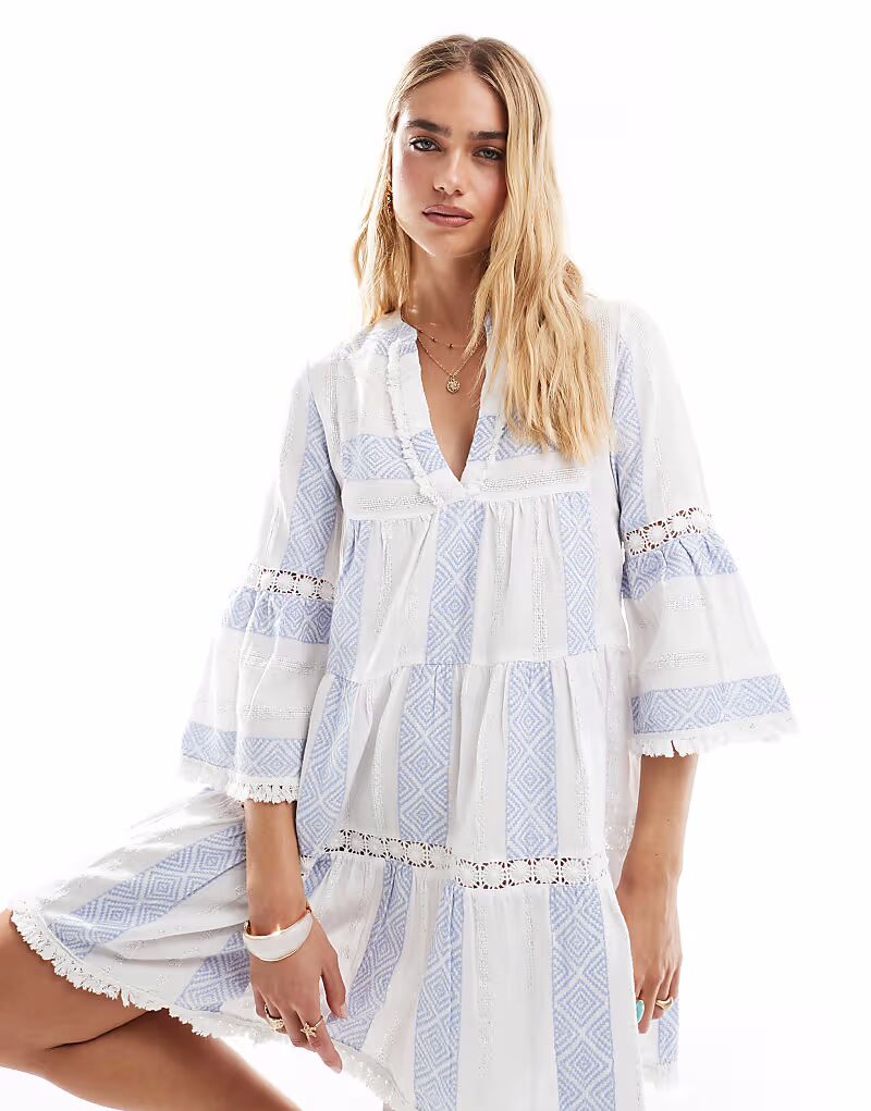 Пляжное платье Accessorize Mini в полоску белого и синего цвета
Пляжное платье Accessorize Mini в полоску белого и синего цвета
