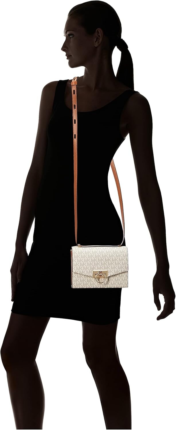 Michael Kors Ladies Hendrix Очень маленькая трансформируемая сумка через плечо с логотипом - кремовый
Michael Kors Ladies Hendrix Очень маленькая трансформируемая сумка через плечо с логотипом - кремовый