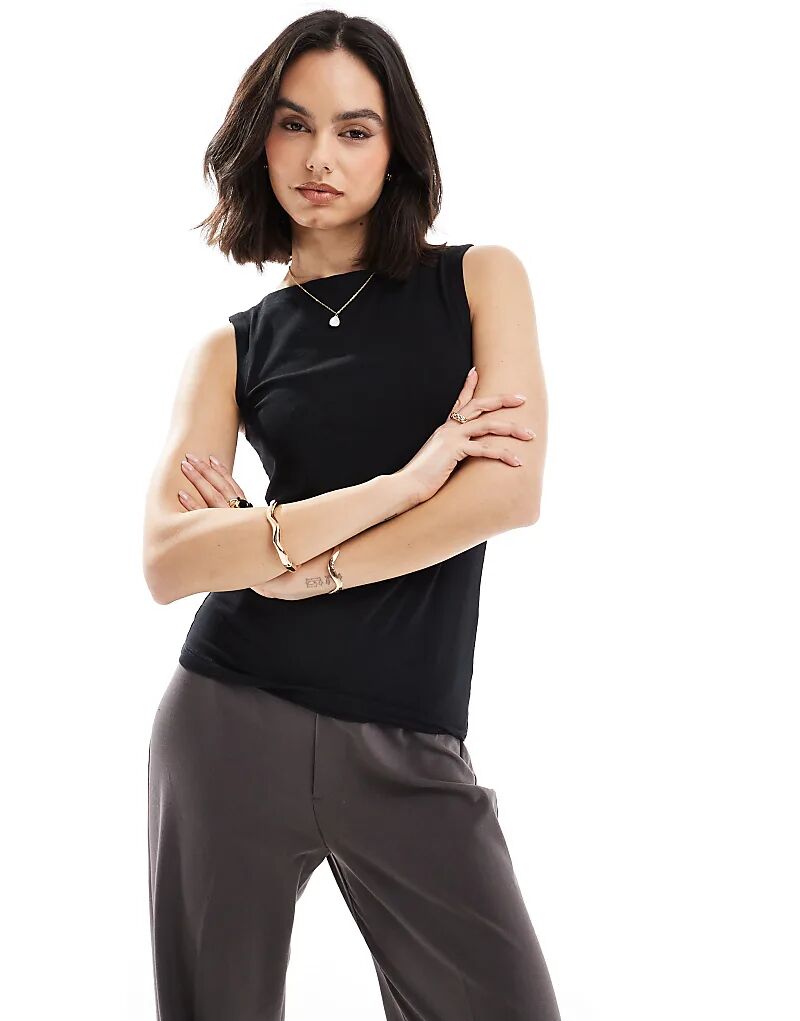 Трикотажный топ без рукавов с вырезом-лодочкой черного цвета Vero Moda
Трикотажный топ без рукавов с вырезом-лодочкой черного цвета Vero Moda