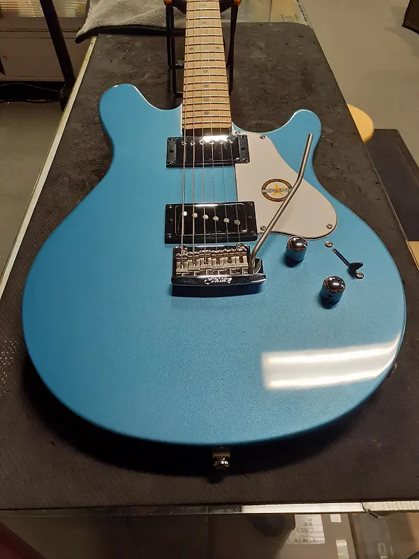 Электрогитара Sterling JV60T Toluca Lake Blue
Электрогитара Sterling JV60T Toluca Lake Blue