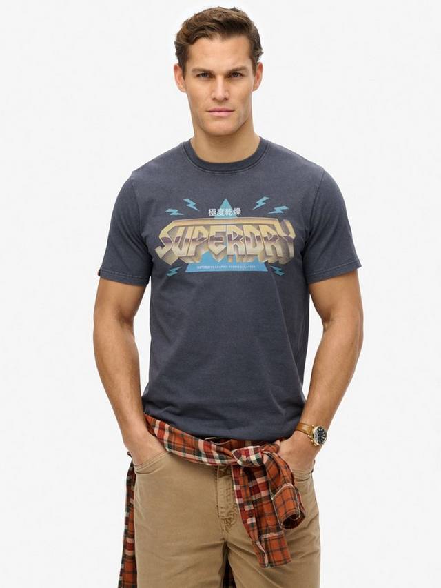 Хлопчатобумажная расслабленная футболка с логотипом рок-группы обычного покроя Superdry, цвет Light Merch Black
Хлопчатобумажная расслабленная футболка с логотипом рок-группы обычного покроя Superdry, цвет Light Merch Black