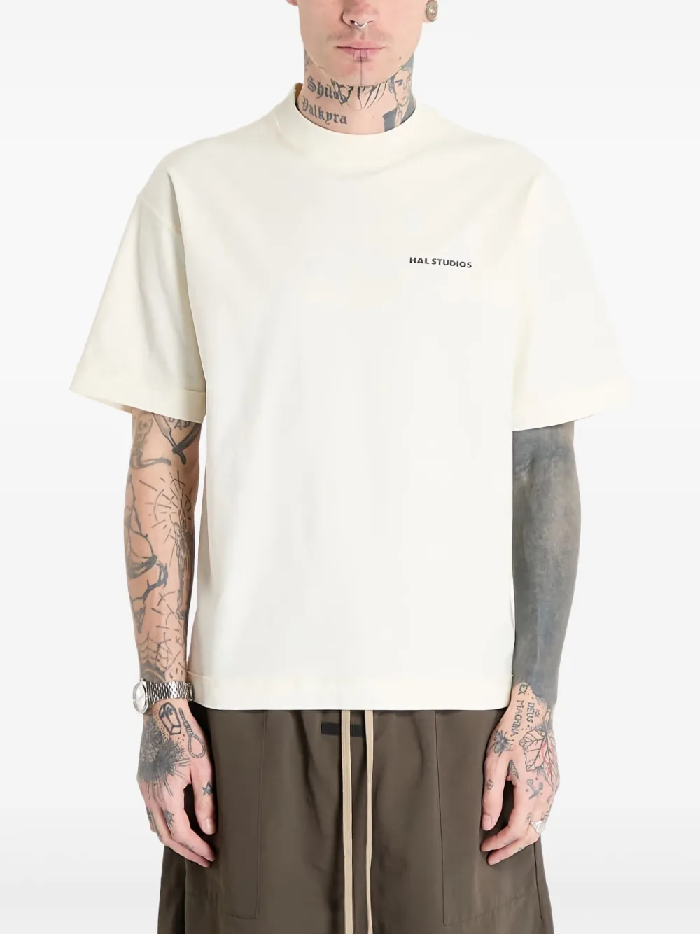 Футболка с вышитым логотипом Hal Studios, нейтральный
Футболка с вышитым логотипом Hal Studios, нейтральный