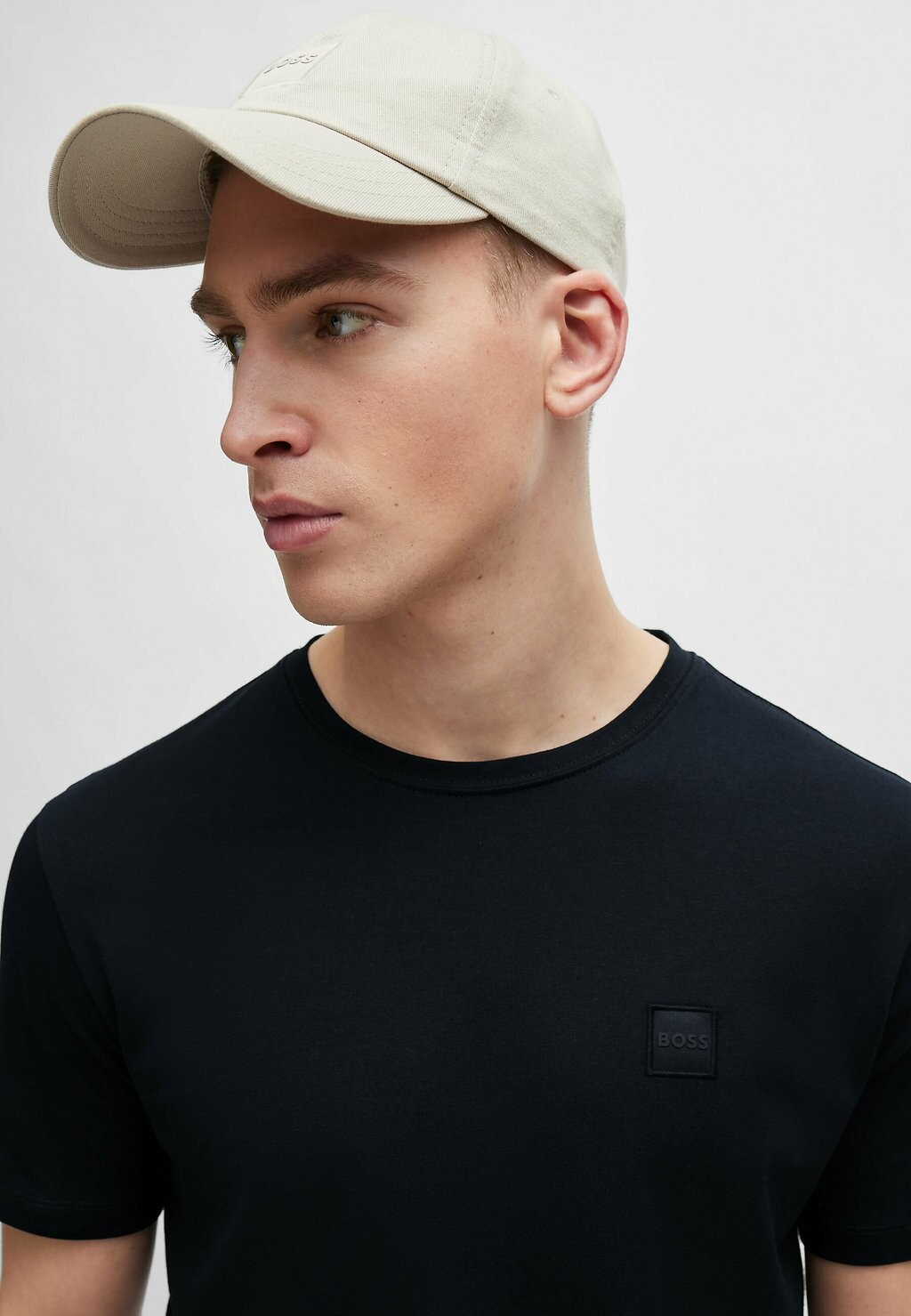 Базовая футболка BOSS, темно-синий Tales
Базовая футболка BOSS, темно-синий Tales