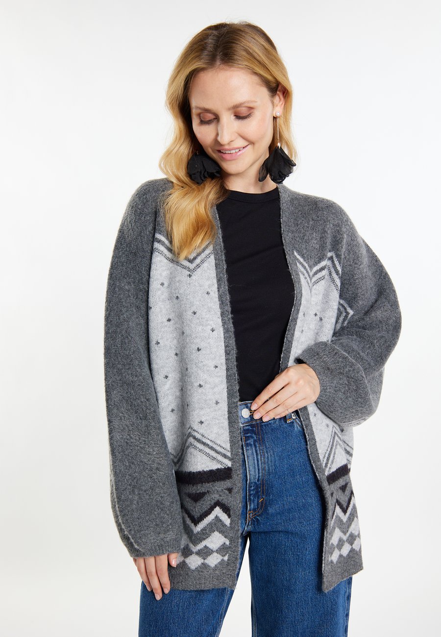 Кардиган usha Cardigan, Grau Mehrfarbig/Grey
Кардиган usha Cardigan, Grau Mehrfarbig/Grey