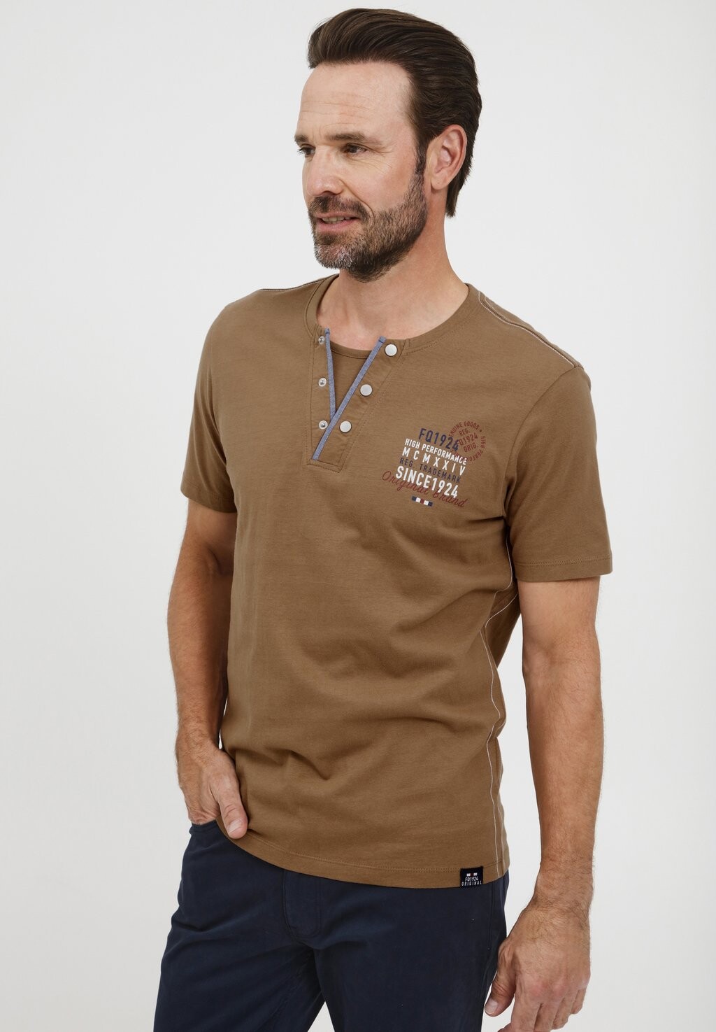 Футболка с принтом FQRUDOLF FQ1924, коричневый
Футболка с принтом FQRUDOLF FQ1924, коричневый