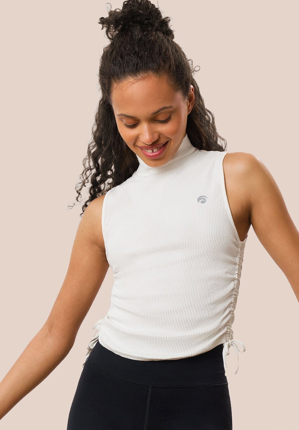 Топ VENICE OCEANSAPART, цвет off white
Топ VENICE OCEANSAPART, цвет off white