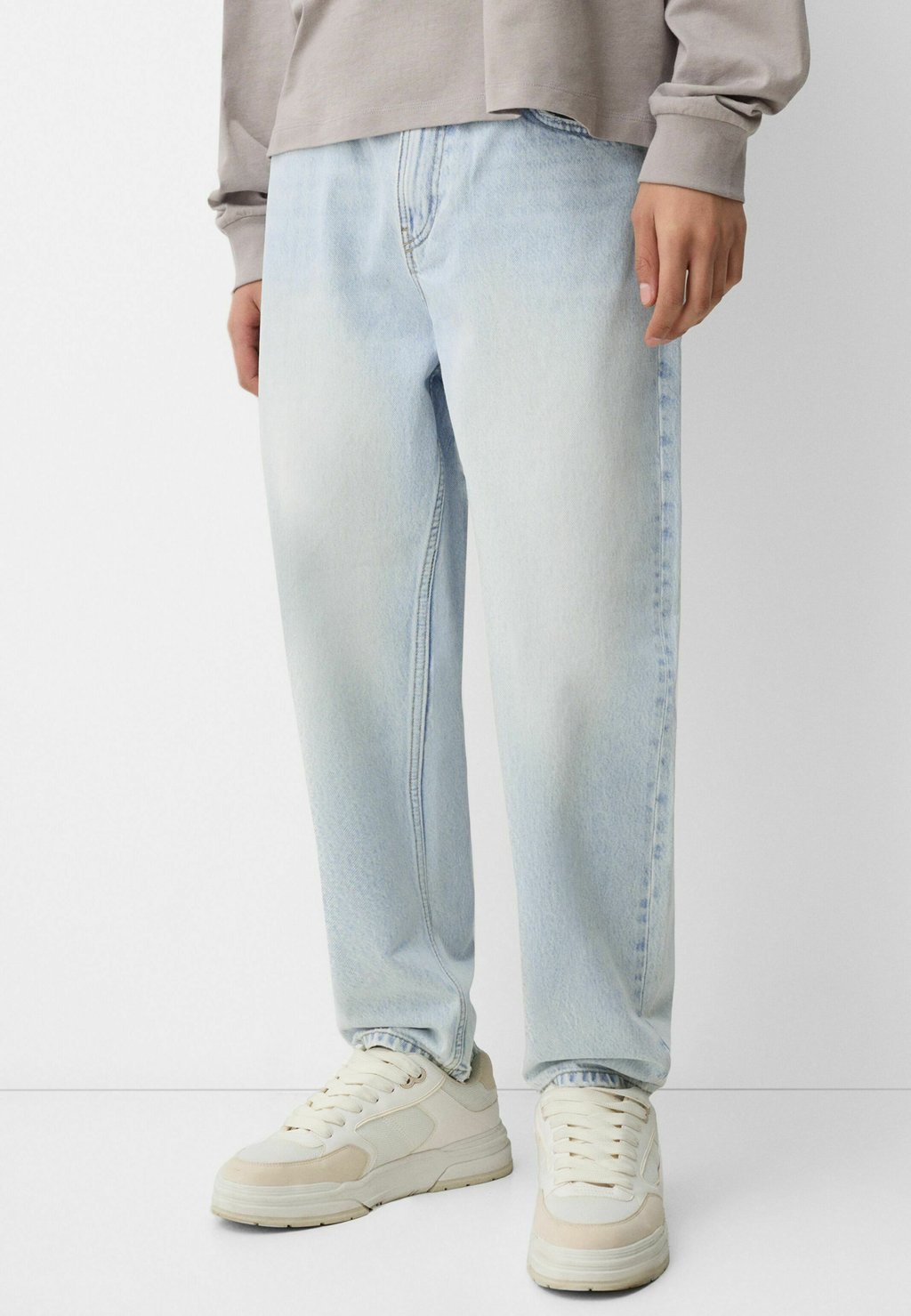 Зауженные джинсы LOOSE Bershka, светло-голубой
Зауженные джинсы LOOSE Bershka, светло-голубой