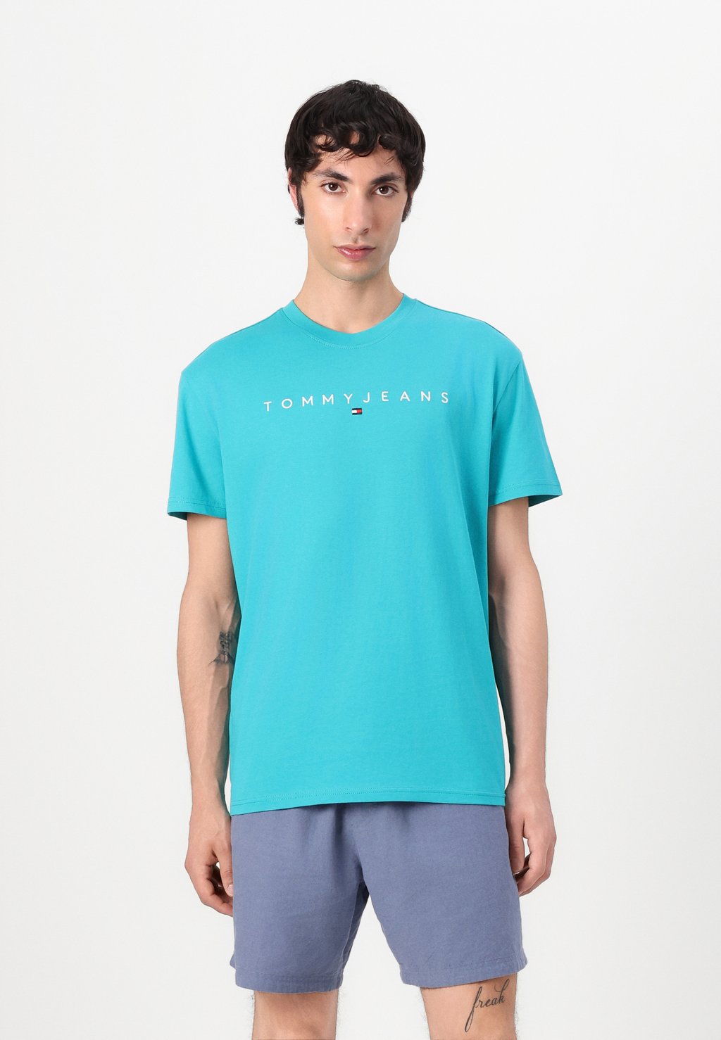 Базовая футболка LINEAR LOGO TEE Tommy Jeans, бирюзовый
Базовая футболка LINEAR LOGO TEE Tommy Jeans, бирюзовый