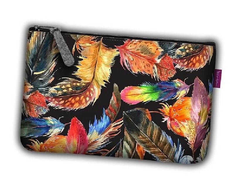 Noble, Женская косметичка с перьями, черный фетр
Noble, Женская косметичка с перьями, черный фетр