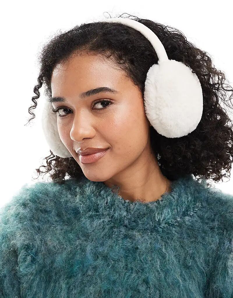 Искусственные меховые наушники New Look кремового цвета
Искусственные меховые наушники New Look кремового цвета