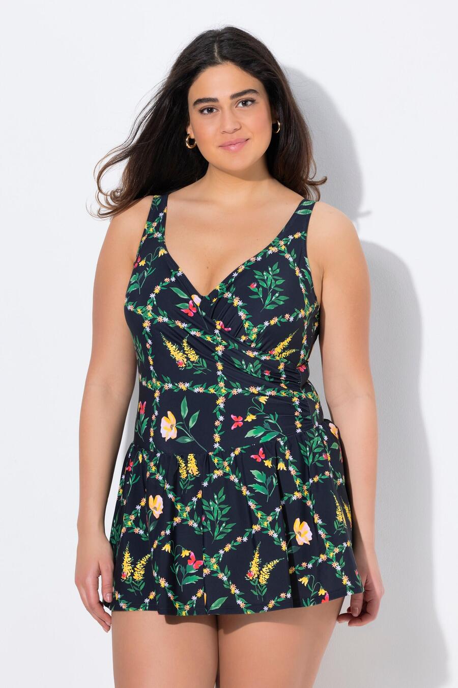 ULLA POPKEN Женский купальник с мягкими чашками на косточках и регулируемыми бретелями, из переработанного материала.
ULLA POPKEN Женский купальник с мягкими чашками на косточках и регулируемыми бретелями, из переработанного материала.