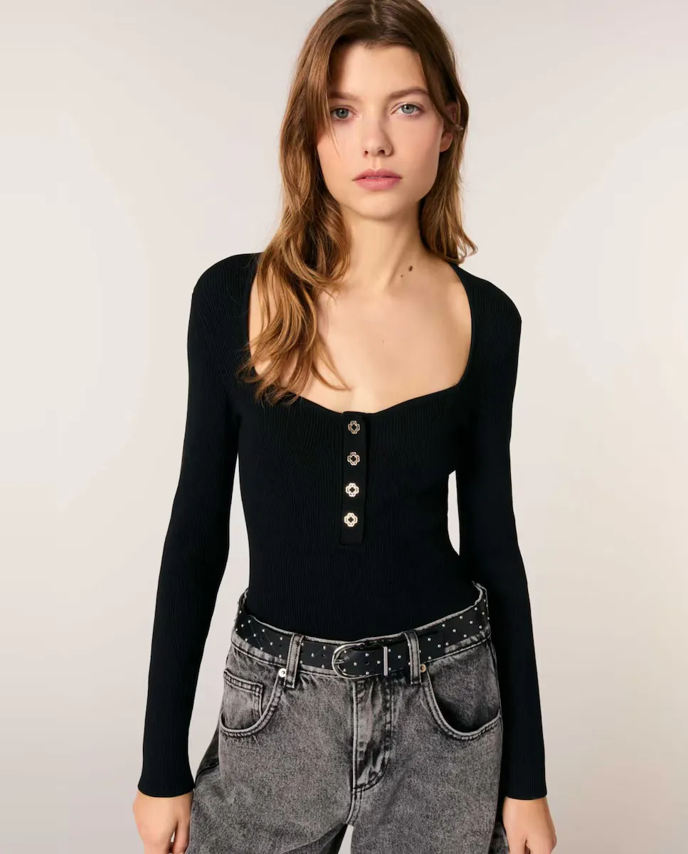 Женский свитер ребристого плетения с вырезом горловины Maje, черный
Женский свитер ребристого плетения с вырезом горловины Maje, черный