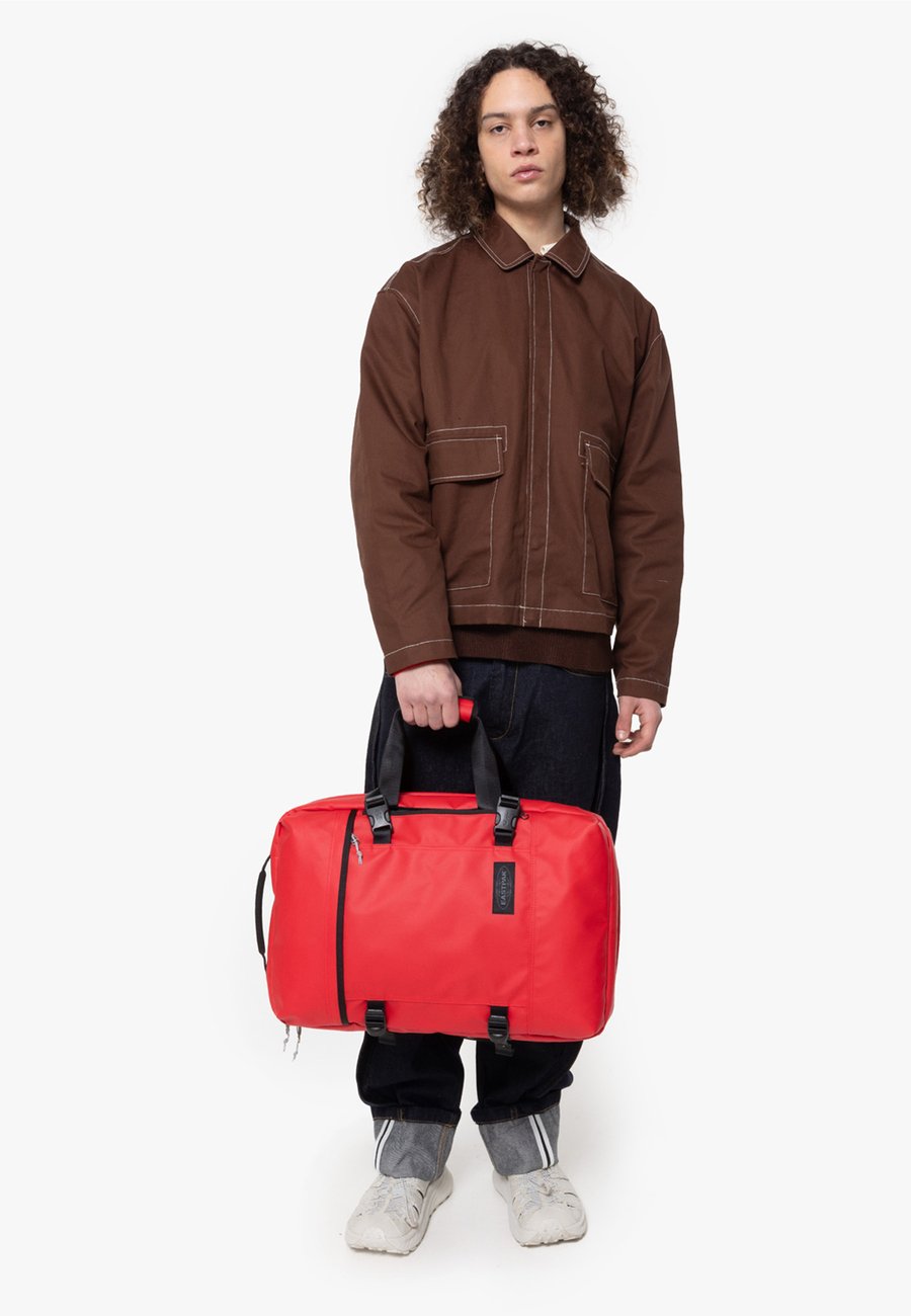 Рюкзак Eastpak TRAVELPACK, Tarp Red/Red
Рюкзак Eastpak TRAVELPACK, Tarp Red/Red