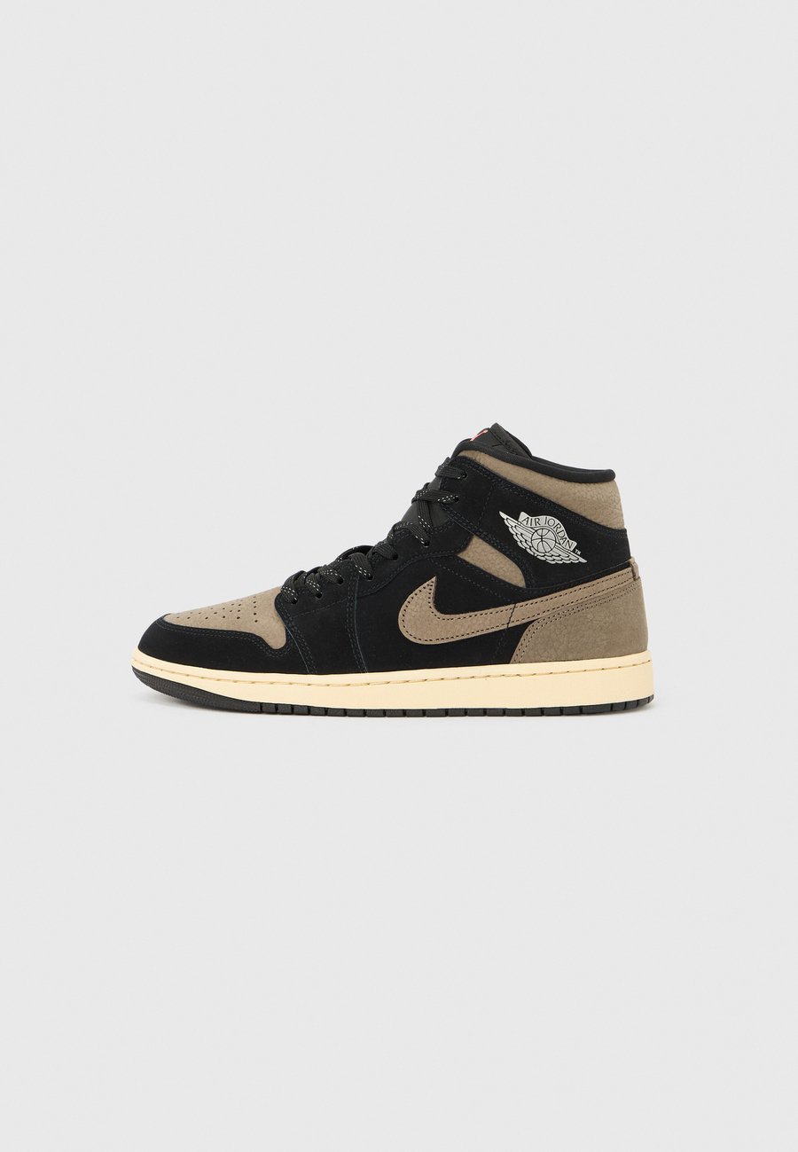 Кроссовки Jordan AIR JORDAN 1 MID SE, Black/Olive Grey/Wild Mango/Black
Кроссовки Jordan AIR JORDAN 1 MID SE, Black/Olive Grey/Wild Mango/Black