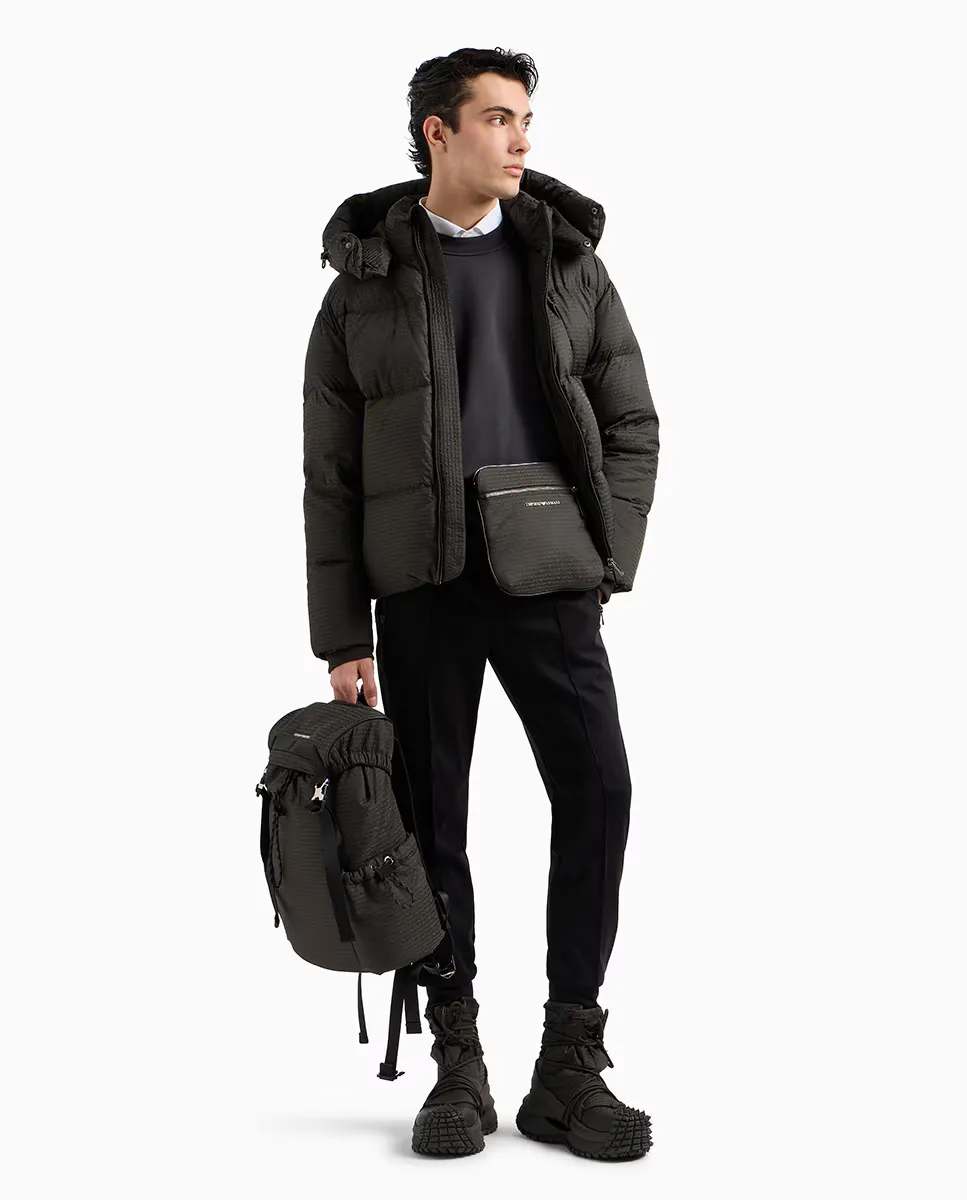 Мужские брюки-чиносы из плюша стандартного кроя с манжетами Emporio Armani, черный
Мужские брюки-чиносы из плюша стандартного кроя с манжетами Emporio Armani, черный