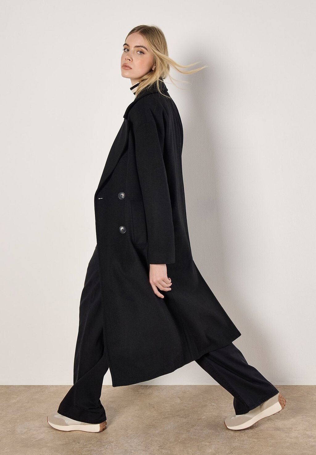 Классическое пальто TAILORED BOYFRIEND Apricot, черный
Классическое пальто TAILORED BOYFRIEND Apricot, черный