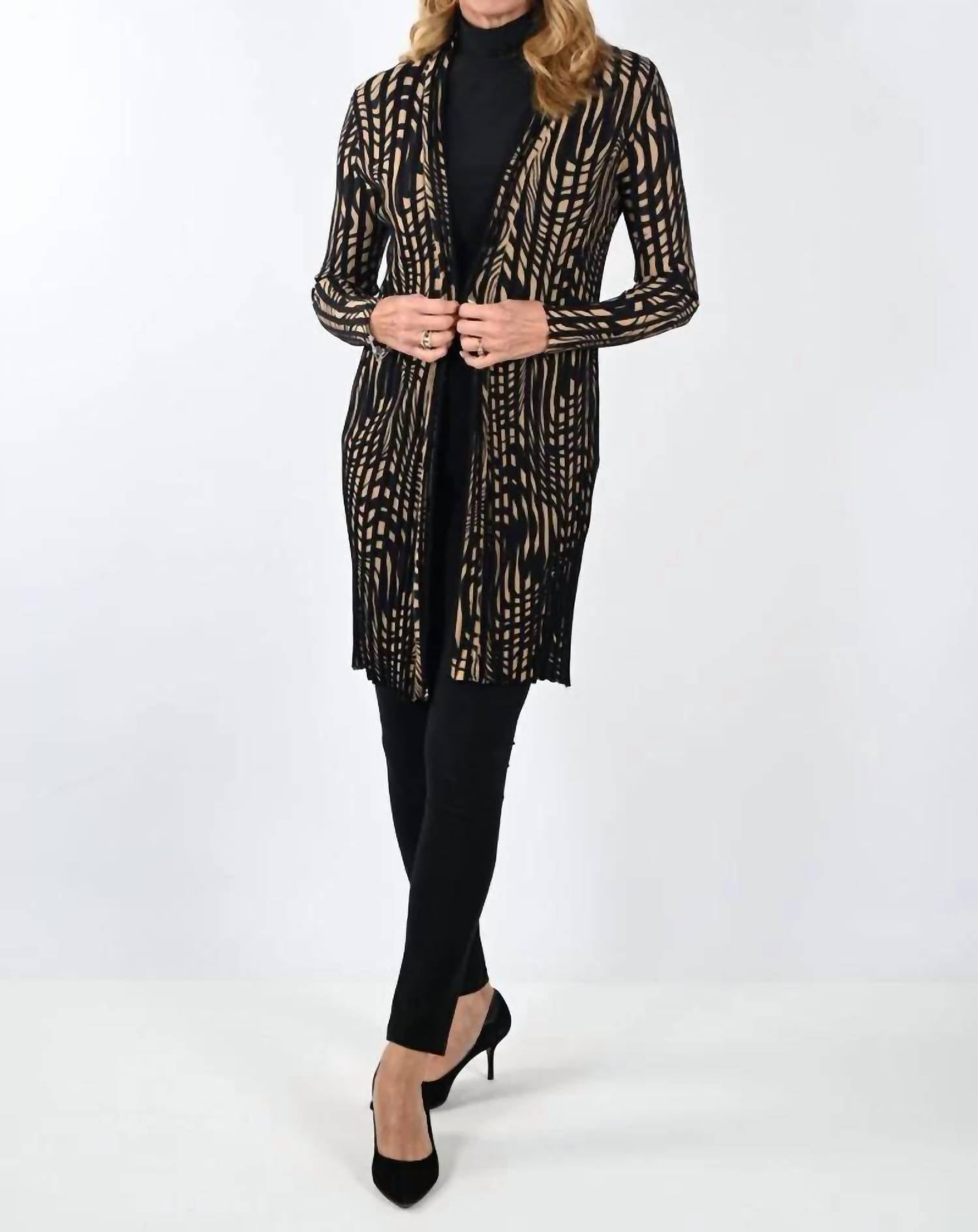 Длинный вязаный кардиган черного/коричневого цвета Frank Lyman
Длинный вязаный кардиган черного/коричневого цвета Frank Lyman