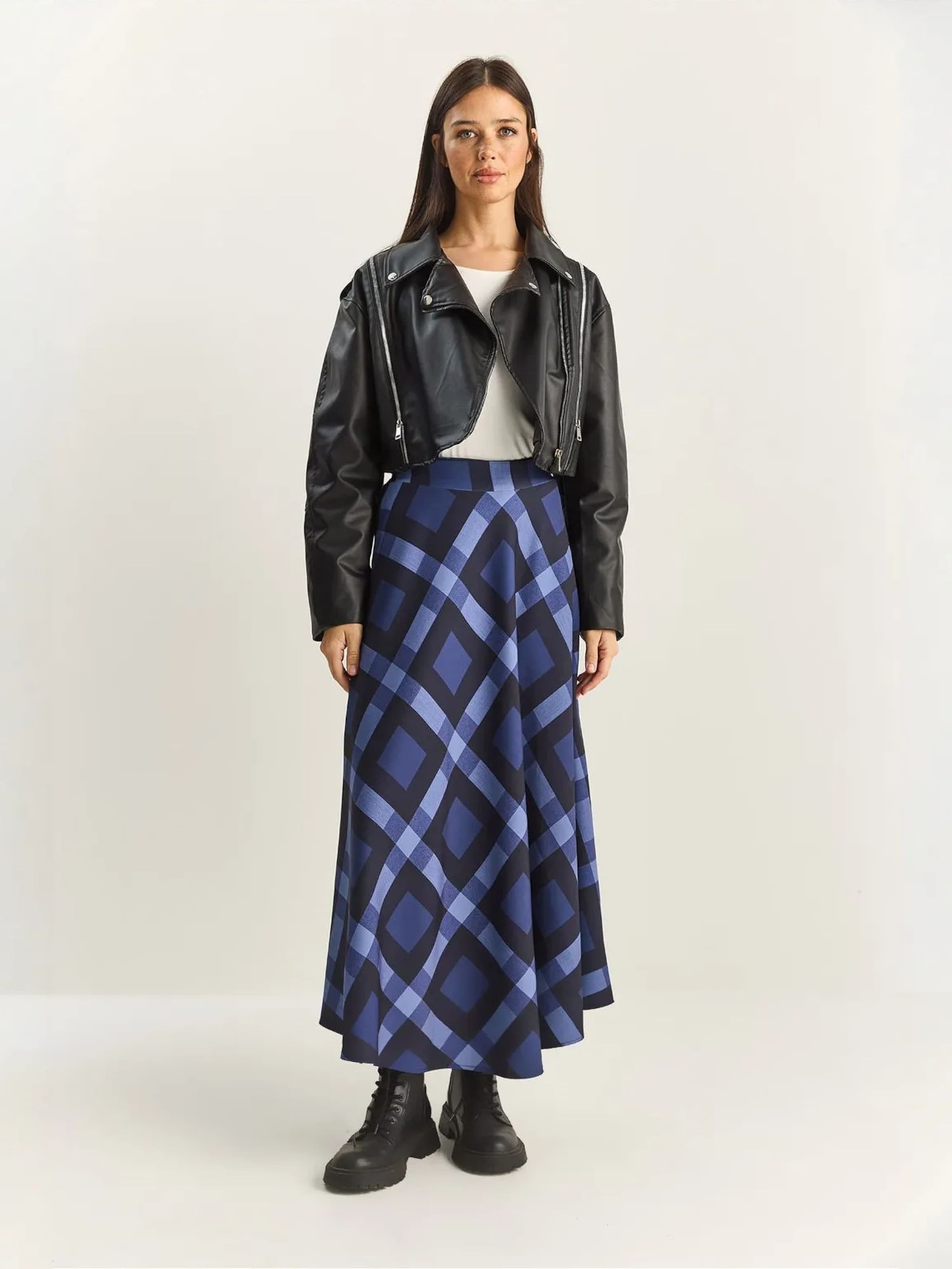 Bianco Lucci Юбка в цвете Navy, Sapphire
Bianco Lucci Юбка в цвете Navy, Sapphire