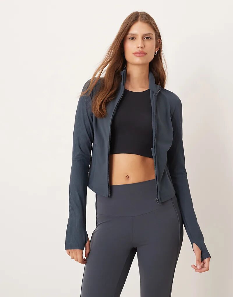 Куртка OYSHO Comfortlux техническая в рубчик серого цвета
Куртка OYSHO Comfortlux техническая в рубчик серого цвета