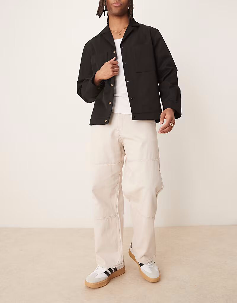 Брюки Jack & Jones свободного кроя бежевого цвета с контрастной строчкой
Брюки Jack & Jones свободного кроя бежевого цвета с контрастной строчкой