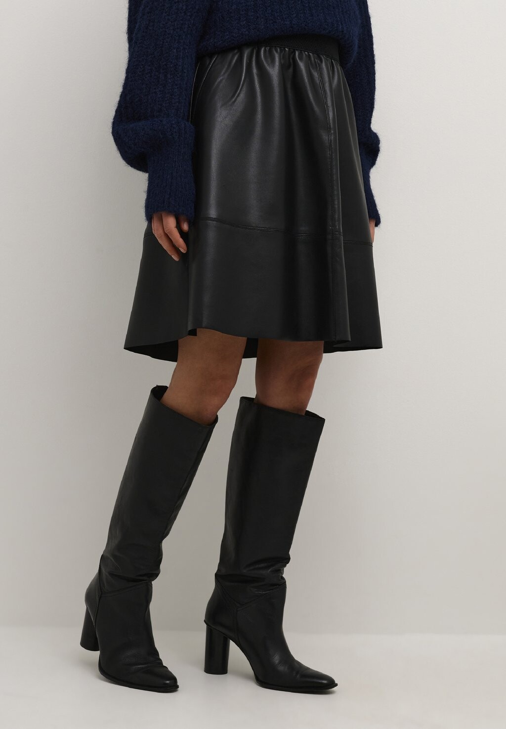 Юбка-колокольчик КАМИККА Kaffe, глубокий черный
Юбка-колокольчик КАМИККА Kaffe, глубокий черный