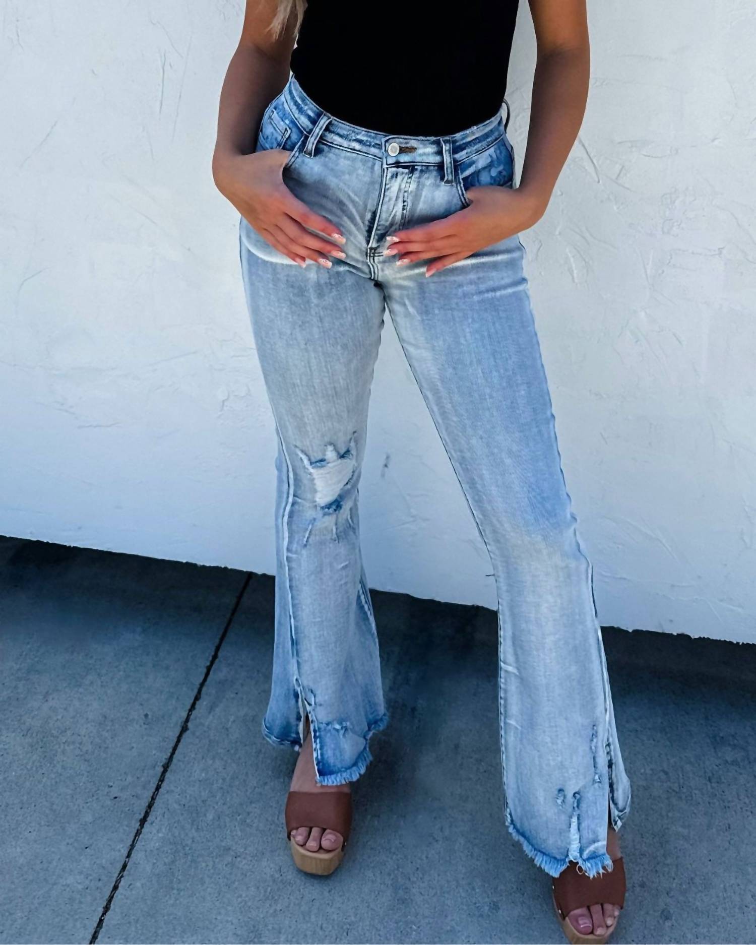 Джинсы Diesel с разрезом по низу в светлой стирке BLAKELEY, Lightwash
Джинсы Diesel с разрезом по низу в светлой стирке BLAKELEY, Lightwash