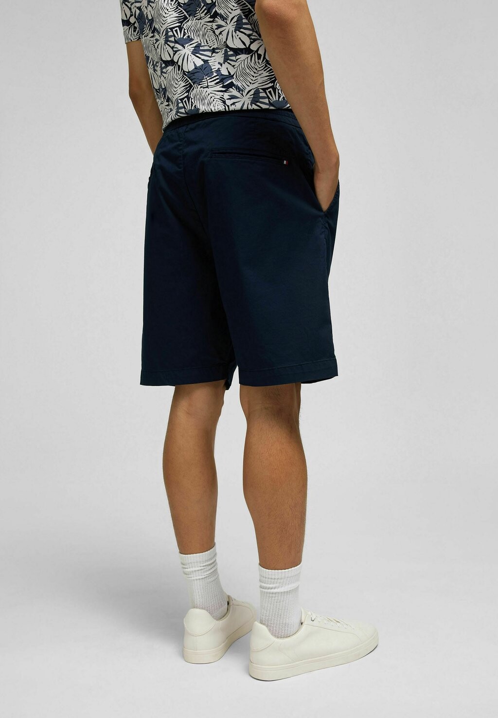 Спортивные брюки BERMUDA Hechter Paris, темно-синий
Спортивные брюки BERMUDA Hechter Paris, темно-синий