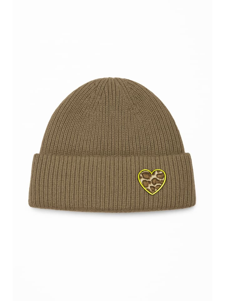 Вязаная шапка с манжетой, ребристая, теплая, с нашивкой в виде сердца коричневого цвета Faera
Вязаная шапка с манжетой, ребристая, теплая, с нашивкой в виде сердца коричневого цвета Faera