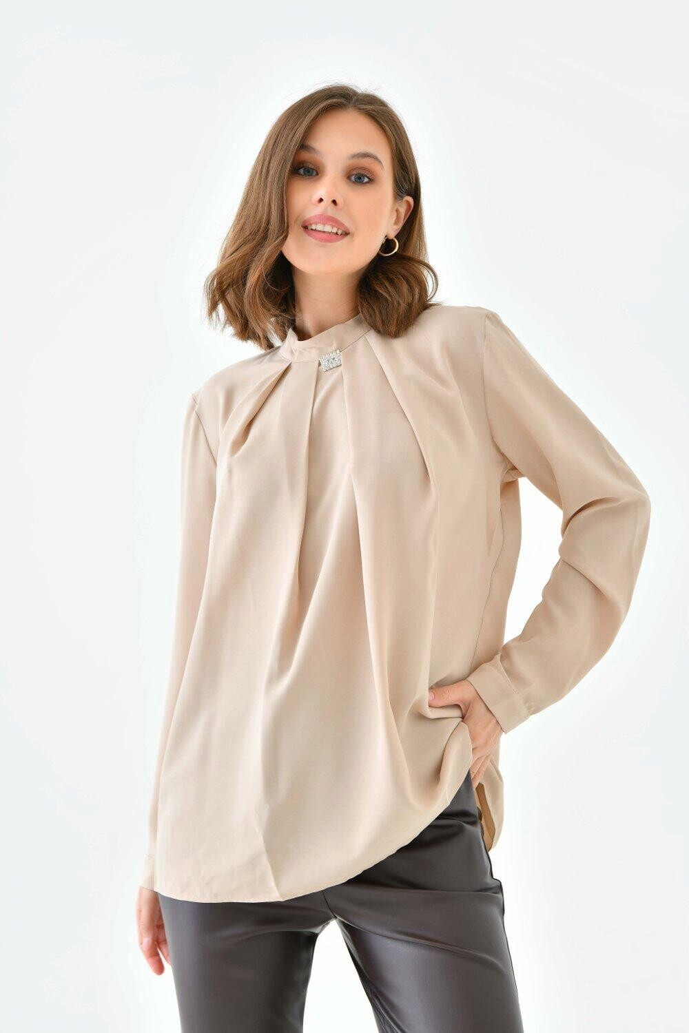 Крупногабаритный топ с длинными рукавами и брошью HOXTON GAL, бежевый
Крупногабаритный топ с длинными рукавами и брошью HOXTON GAL, бежевый