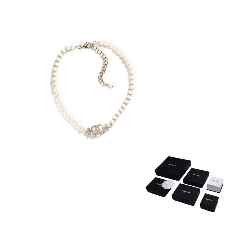 CHANEL Серебряное колье CC для женщин White
CHANEL Серебряное колье CC для женщин White