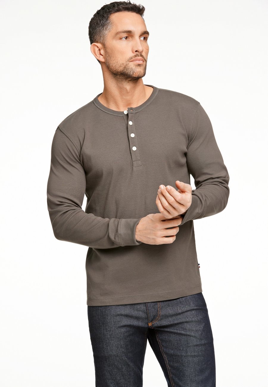 Топ Lindbergh SOLID GRANDDAD, Deep Army/Green
Топ Lindbergh SOLID GRANDDAD, Deep Army/Green